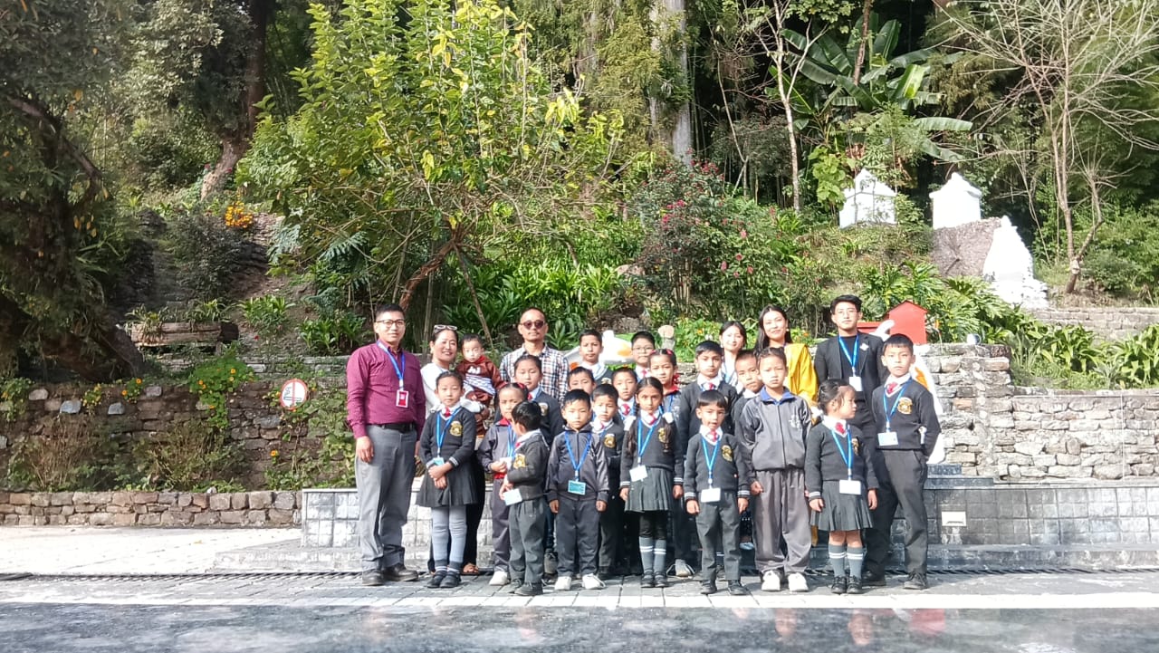 Children on a field trip outside Thingling